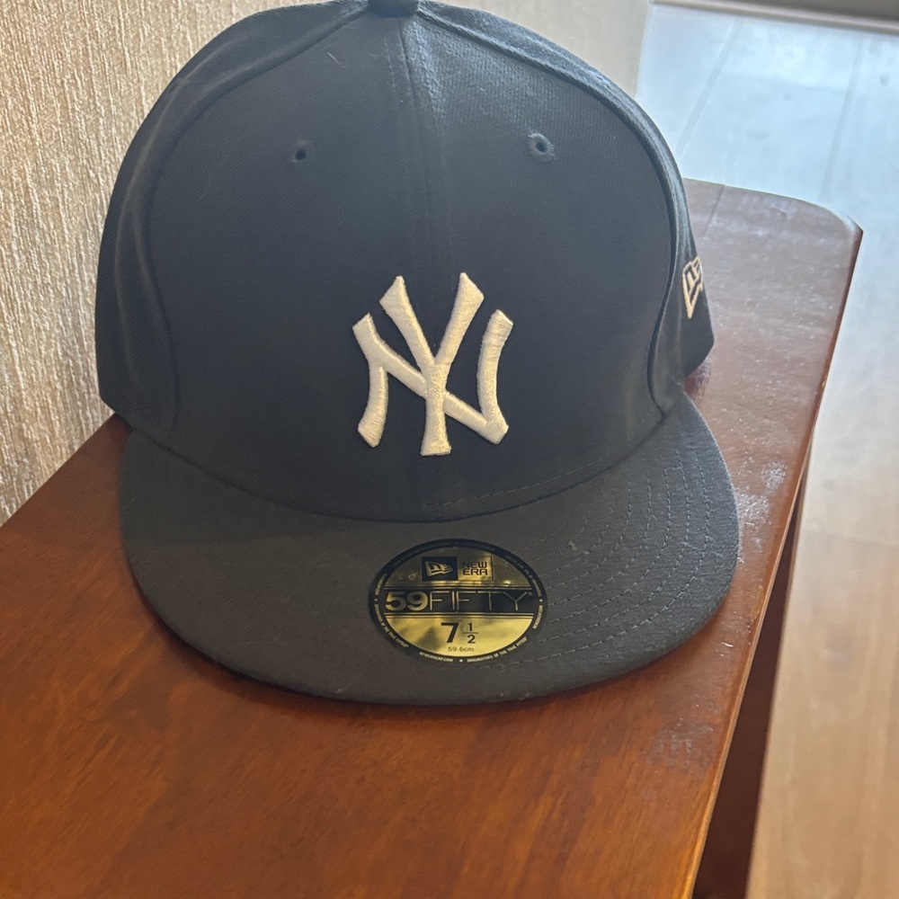 New Era Dark Gray 59Fifty Yankees Baseball Cap. 7 1/2